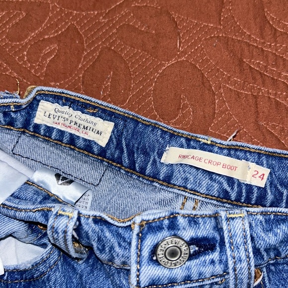 Levi’s Ribcage Crop Boot - Picture 3 of 5